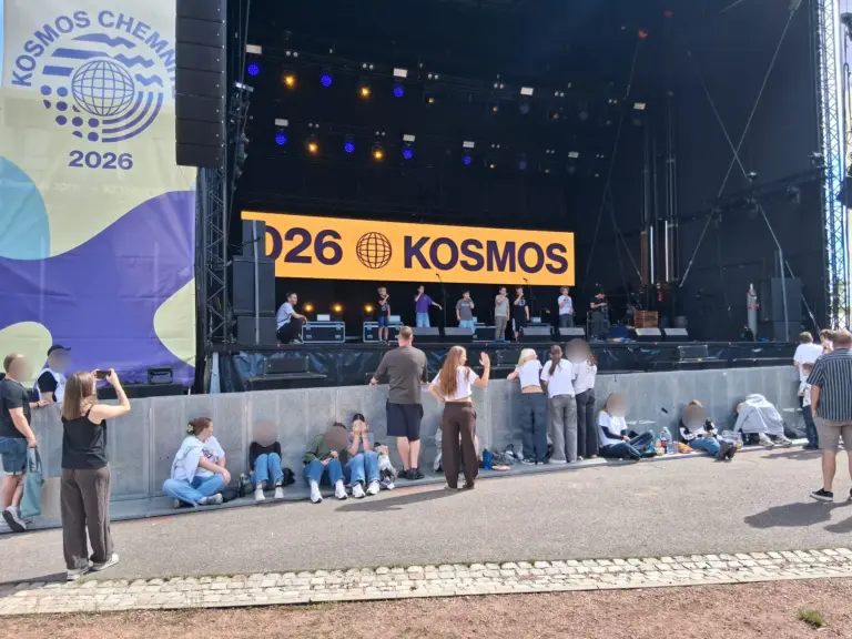 Von der eigenen Lebenswelt auf die große Bühne: Unser Rap-Projekt zum KOSMOS-Festival!